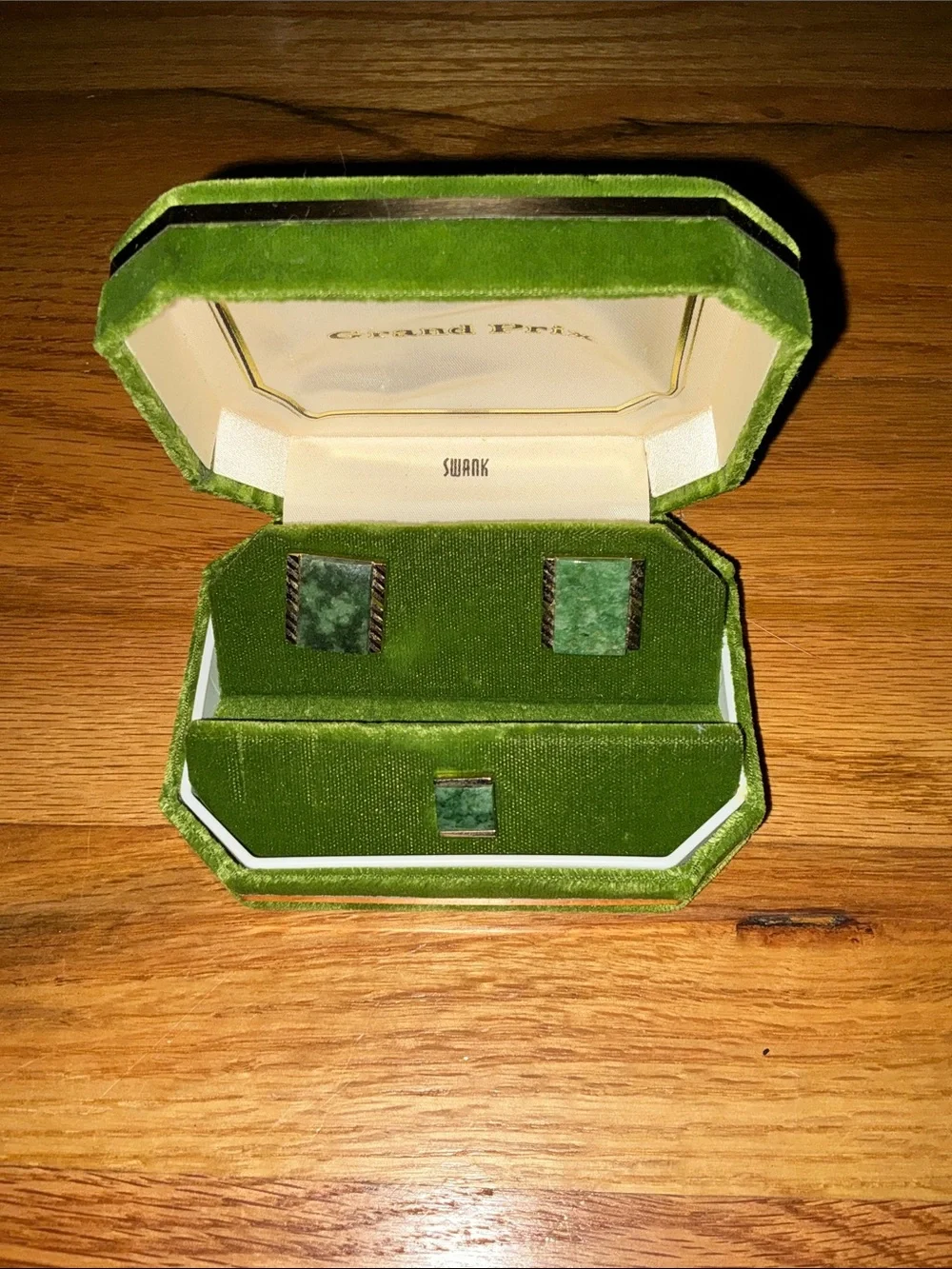 Vintage Grand Prix Swank Green Jade Gold Tone Cuff Links Tie Tack Set